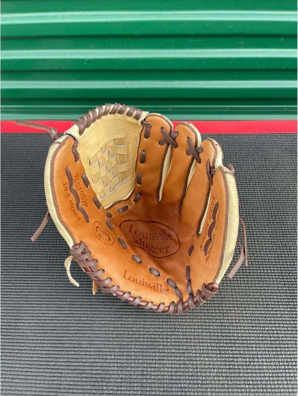 Louisville Slugger Slugger Series TLS1052P 10.5" Baseball Glove